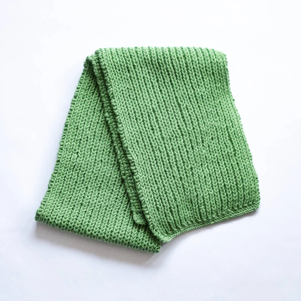 Вълнен класически шал в зелена ябълка (светло зелено)