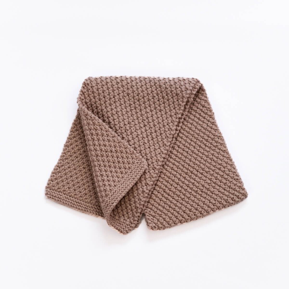 plet-products-shal-vаlnen-klasicheski-shal-v-bezhovo-v-kamak