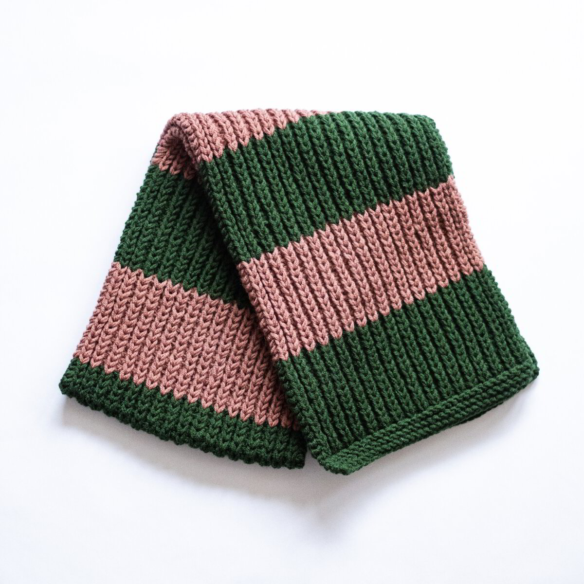 plet-products-shal-vаlnen-klasicheski-shal-v-zeleno-i-pepel-ot-rozi